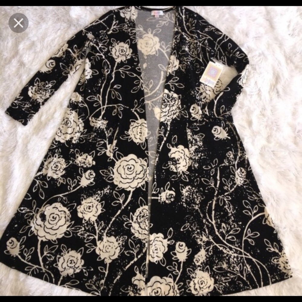 🦄🦄🦄🦄🦄 black and white Disney rose sarah!
